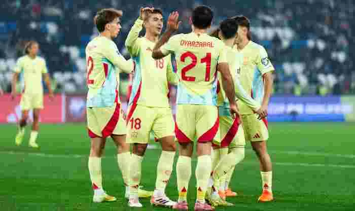 Timnas Spanyol merayakan kemenangan 4-0 atas Georgia