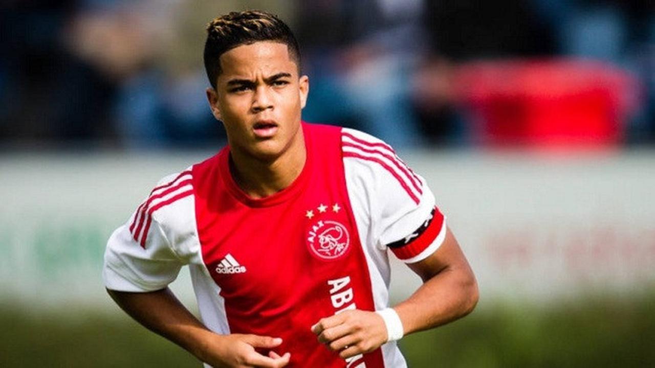 Justin Kluivert mengalami cedera saat membela Belanda