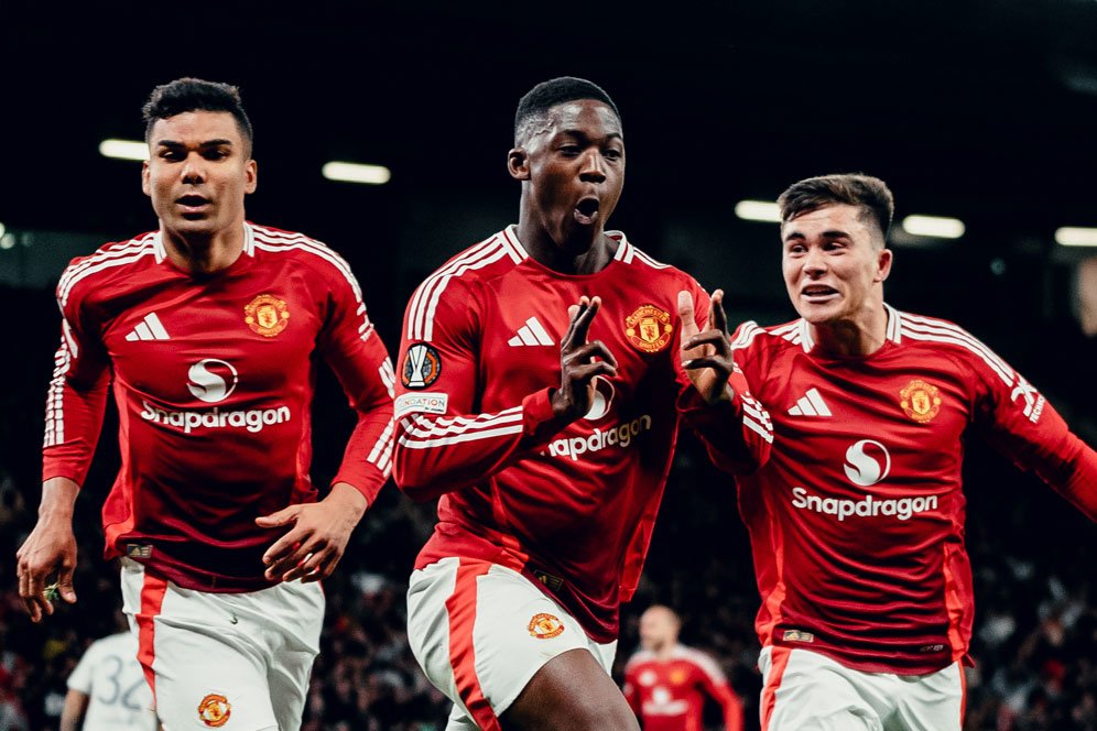 Kobbie Mainoo dalam sesi latihan Manchester United