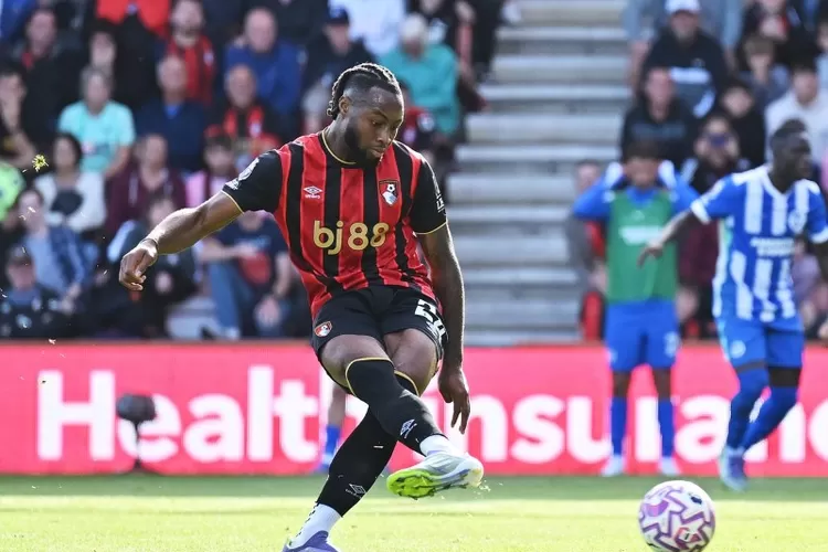 Antoine Semenyo sedang berlatih di Bournemouth