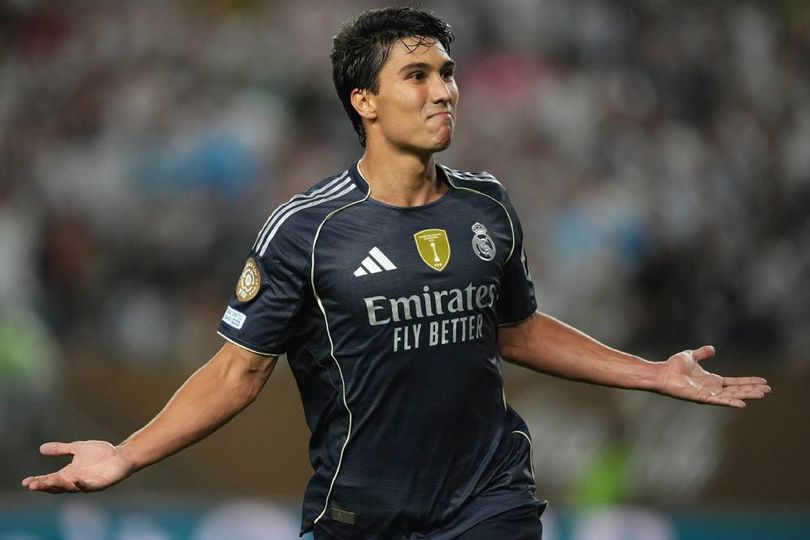 Real Madrid merayakan gol bersama Gonzalo Garcia