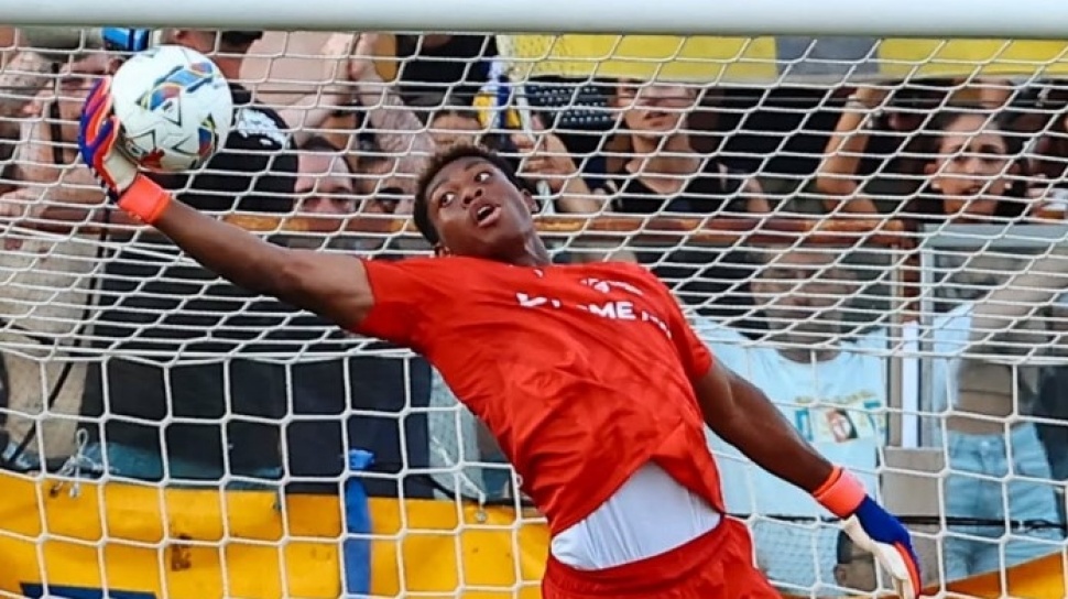 Zion Suzuki cedera Parma krisis kiper