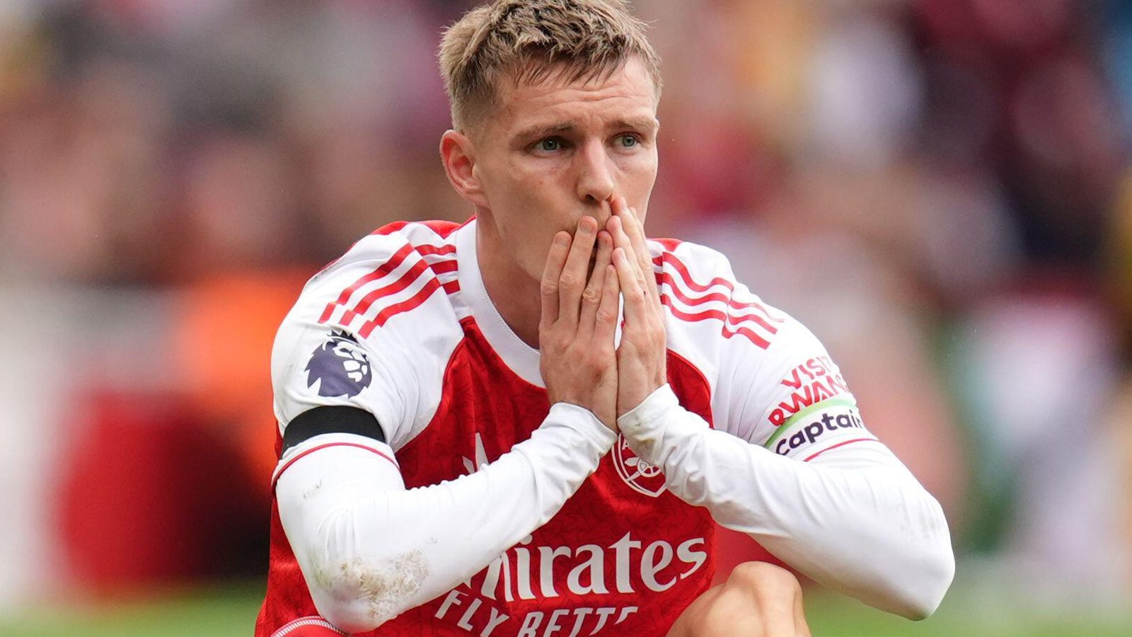 Thierry Henry menilai posisi Martin Odegaard terancam setelah Eberechi Eze tampil gemilang bersama Arsenal