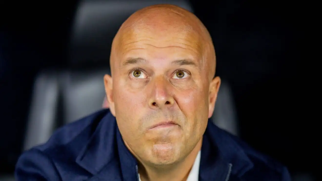 Wayne Rooney meminta Arne Slot membuat keputusan besar untuk Liverpool