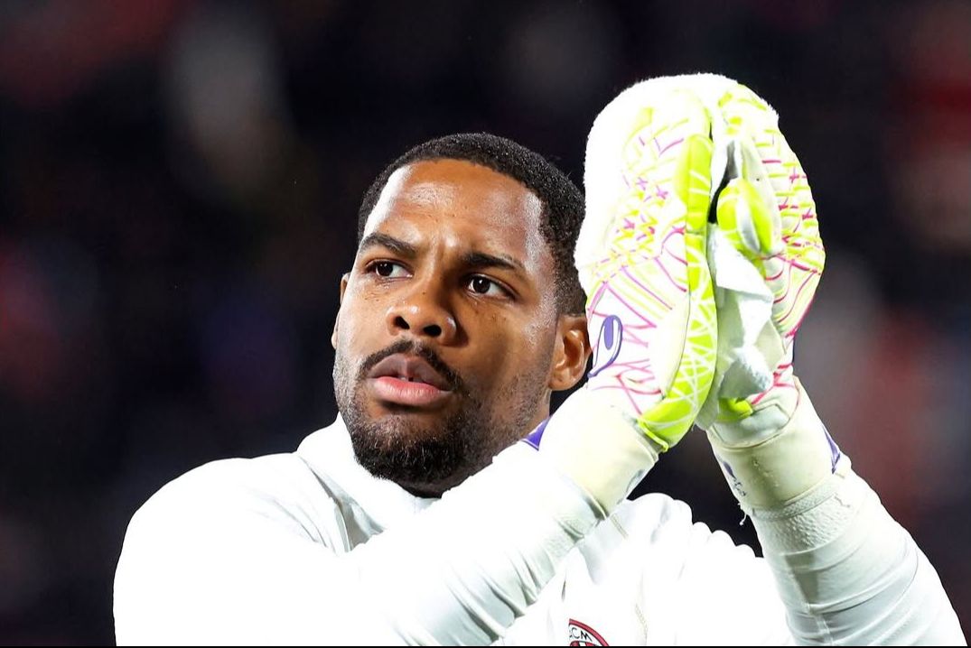 Mike Maignan belum memperpanjang kontrak di AC Milan dan diincar Chelsea serta Juventus