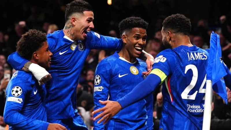 Chelsea merayakan kemenangan atas Barcelona di Stamford Bridge