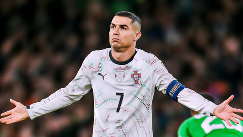 Cristiano Ronaldo mendapat kartu merah vs Irlandia dalam kualifikasi Piala Dunia