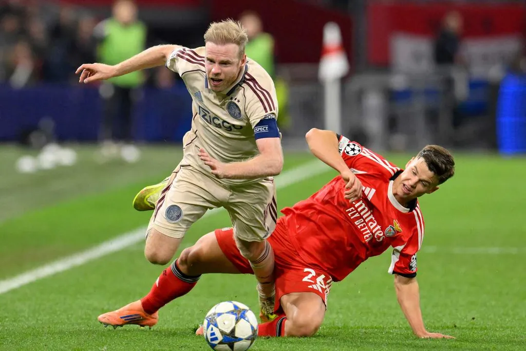 Samuel Dahl dan Leandro Barreiro membawa Benfica kalahkan Ajax di Liga Champions