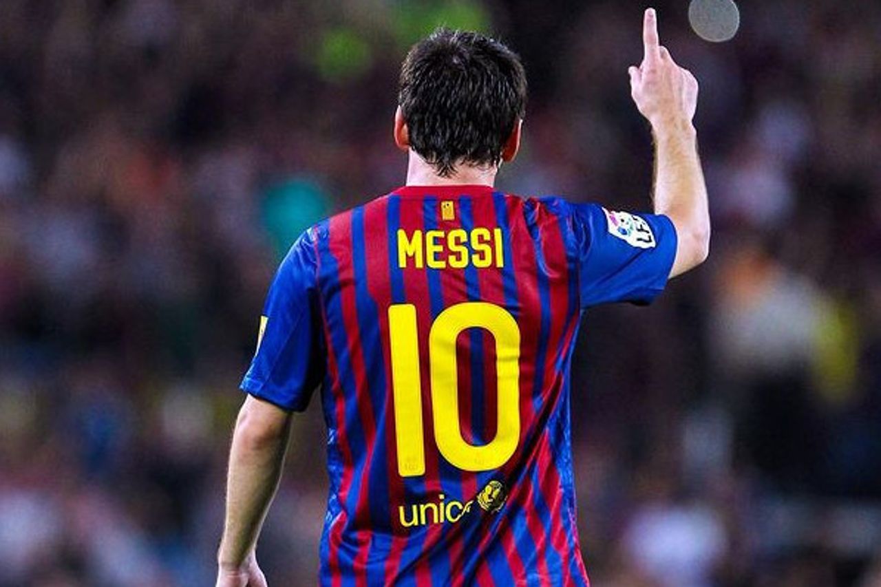 Reaksi publik dan legenda Barcelona soal kemungkinan Messi kembali - Holywin69