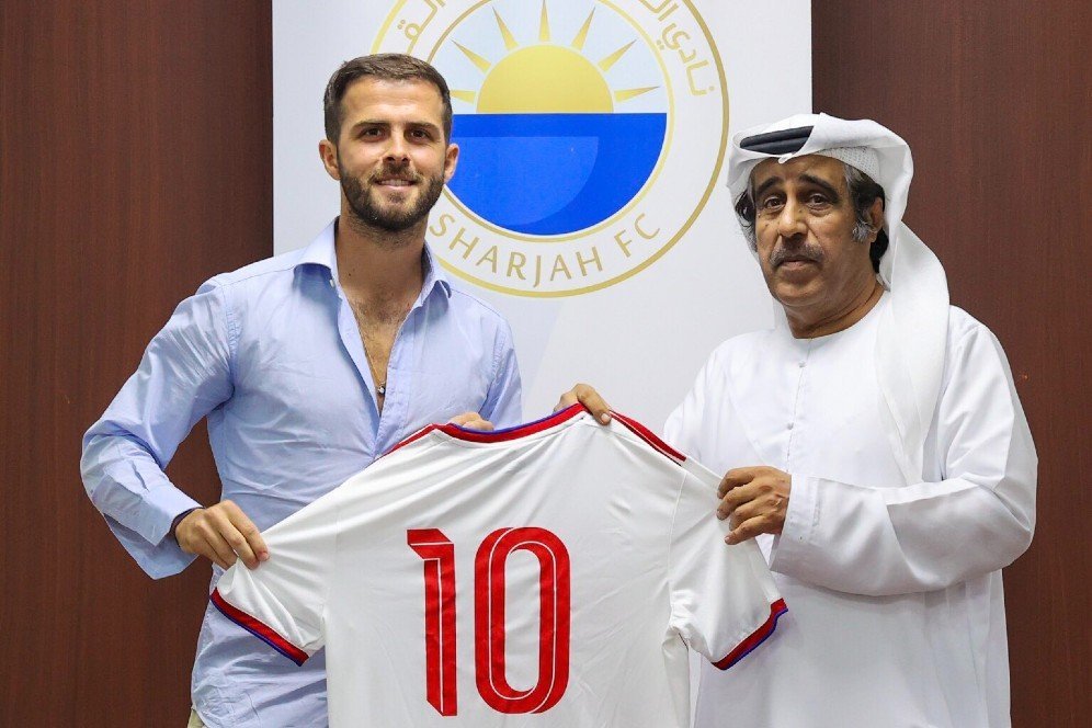 Miralem Pjanic resmi pensiun dari sepak bola profesional - Holywin69
