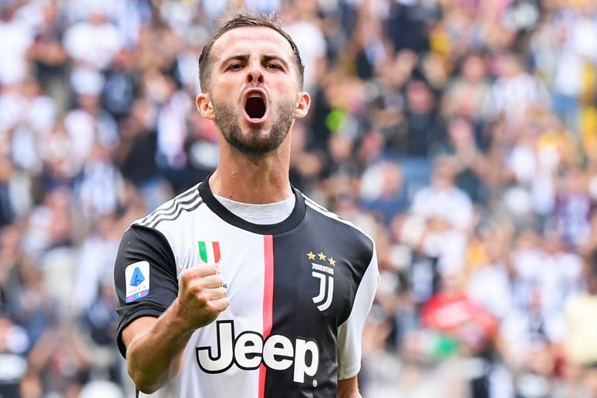 Miralem Pjanic masa keemasan di Juventus Serie A - Holywin69