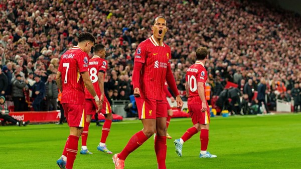 Pemain Liverpool saat bertanding