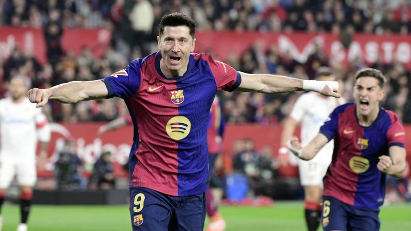 Robert Lewandowski bersama Barcelona di La Liga – Holywin69