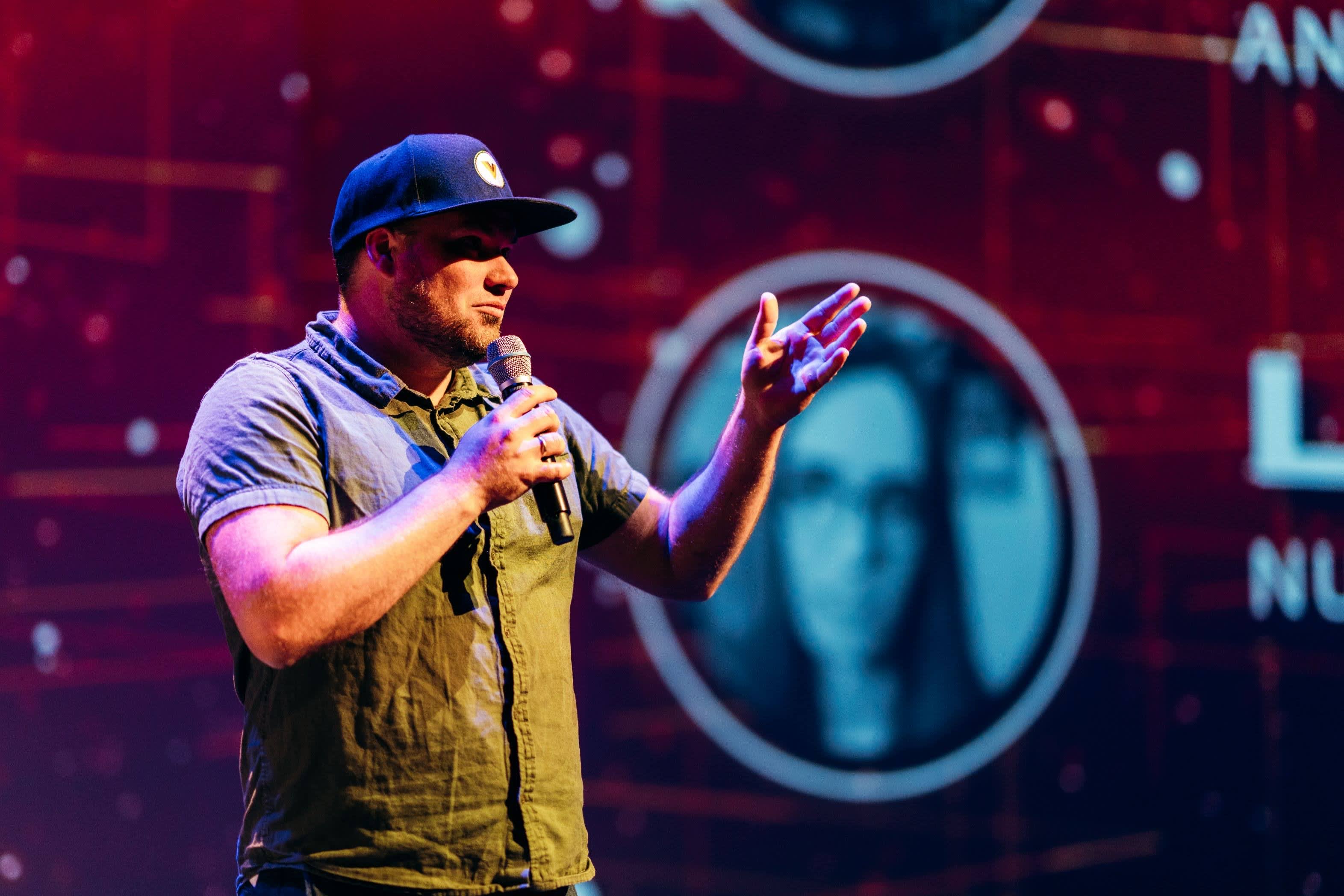 Tim Benniks on stage