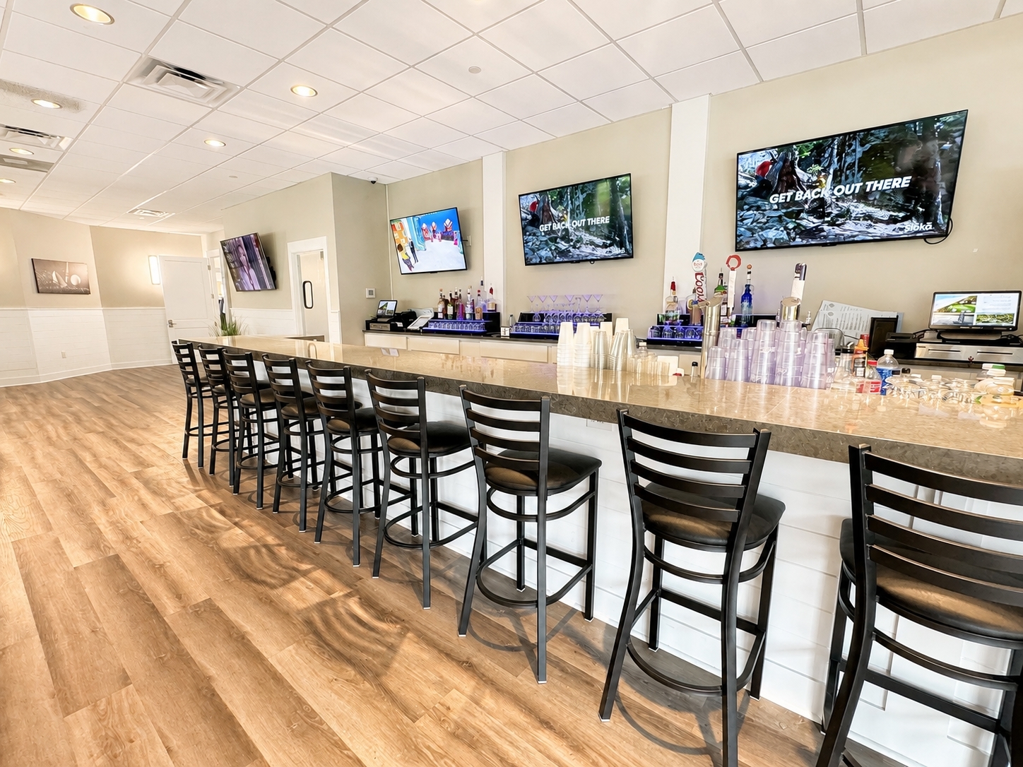 Hills Grill Interior Bar