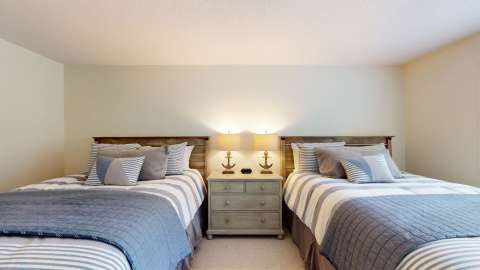 Bedroom with two beds at Centre Court Villas