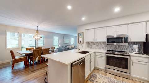 Kitchen and dining area at Centre Court Villas