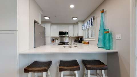 Kitchen with eat-in bar at Huntington Villas