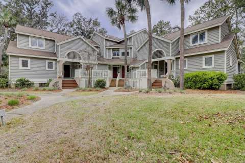 Open area and Villas at Huntington Villas