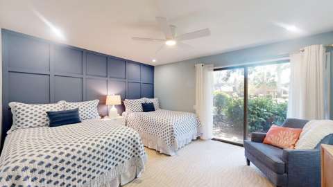 Bedroom with two beds and sliding door in a villa at Water Oak