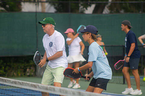 group learning to play pickleball