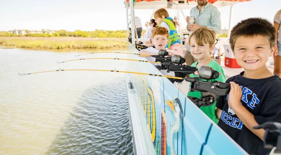 Cruise and boat tours feature 3