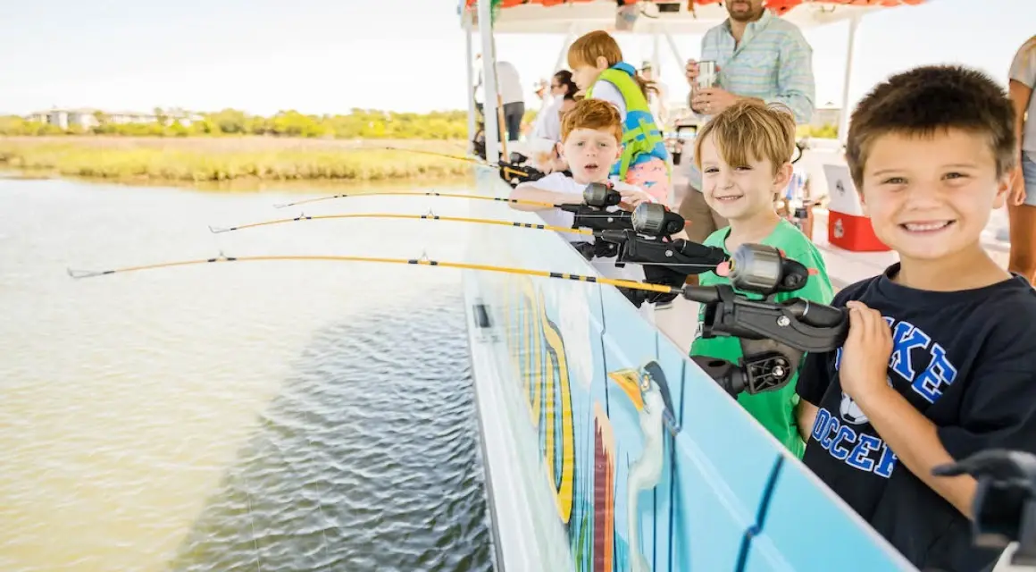 Cruise and boat tours feature 3