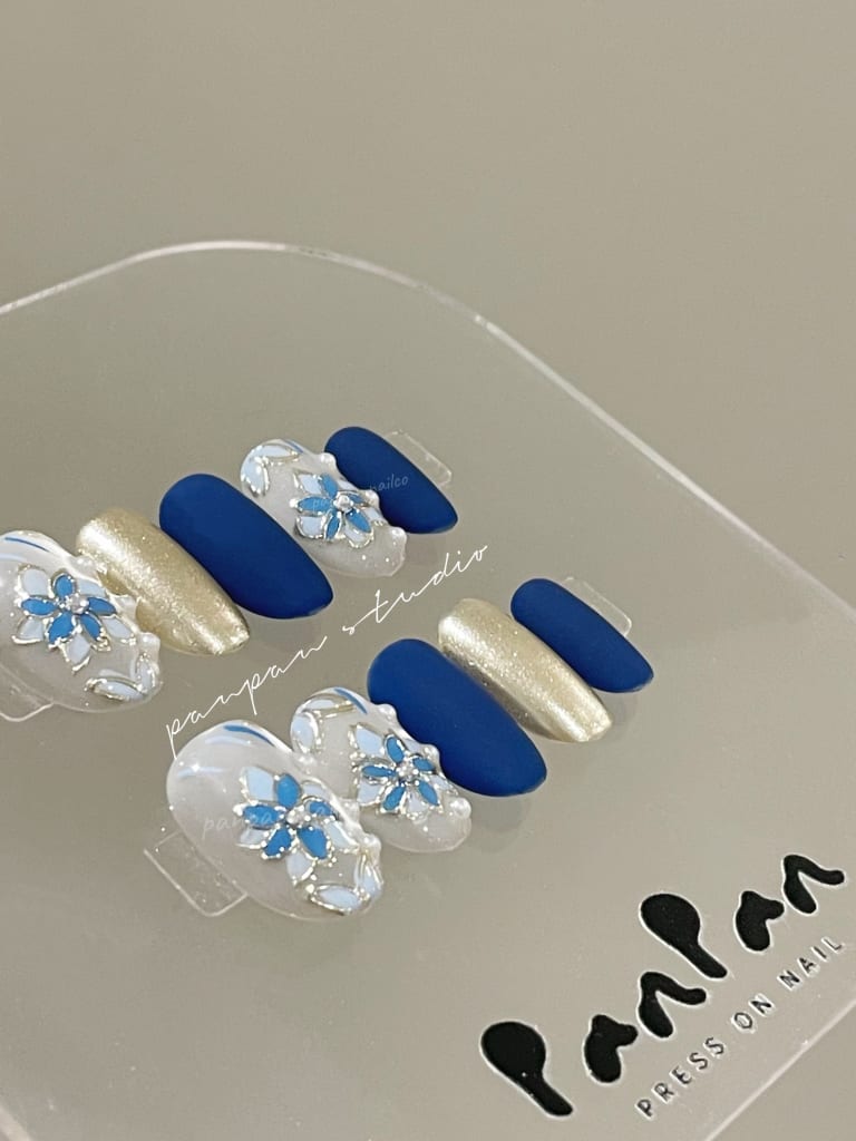 Blue Embroidered Floral (short oval) 细节 1