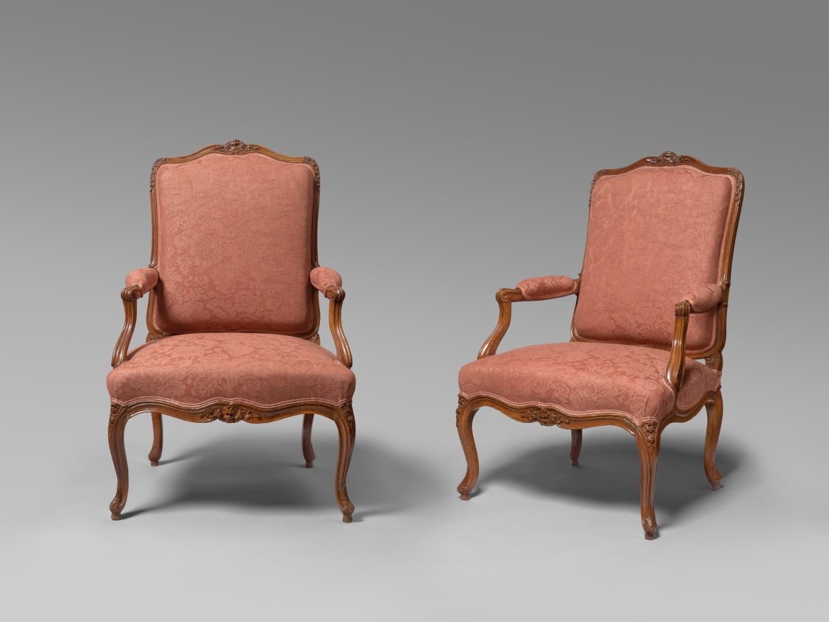 Paire de Larges fauteuils à la Reine