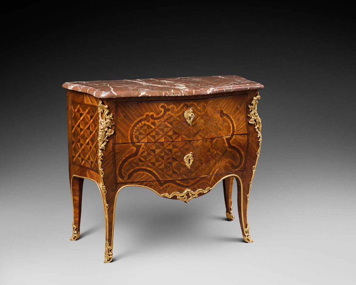 CHEST OF DRAWERS