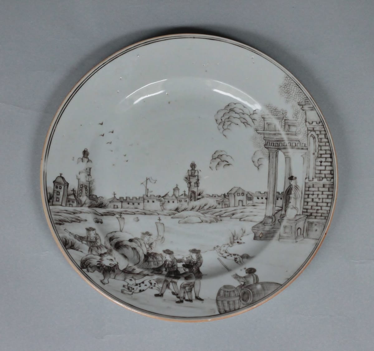 Chinese porcelain plate decorated in full grisaille