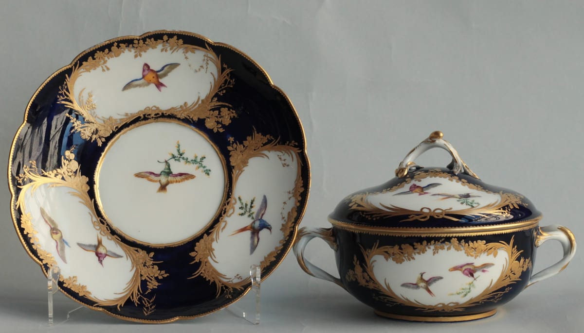 Round covered ecuelle and its display stand in Vincennes soft paste porcelain with polychrome decoration of birds