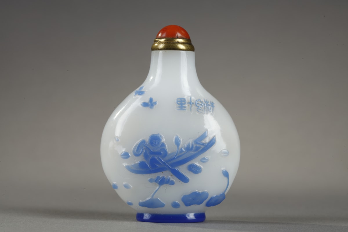 Flacon tabatière en verre overlay bleu