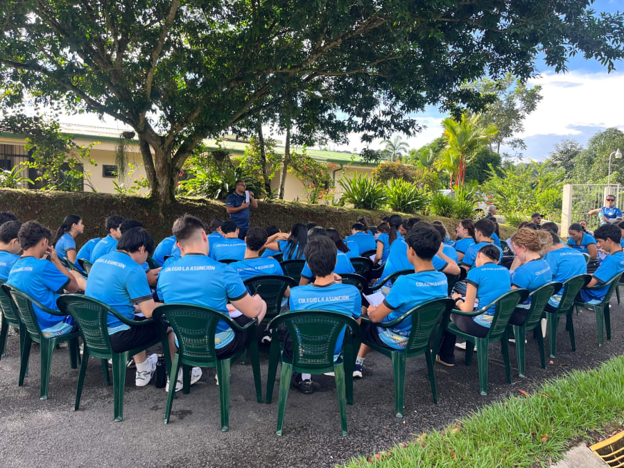 56 estudiantes de La Asunción celebraron sus raíces y sueños en una convivencia salesiana
