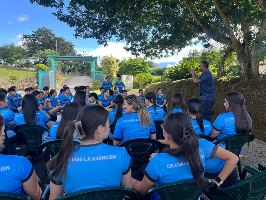 56 estudiantes de La Asunción celebraron sus raíces y sueños en una convivencia salesiana