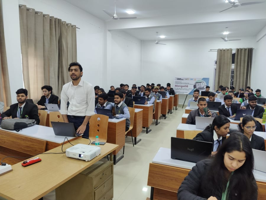 Interactive live session on MongoDB schema design and query optimization in Dehradun.