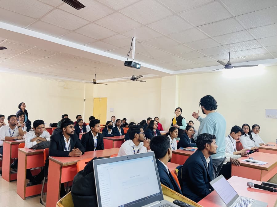 Interactive public speaking and body language masterclass.