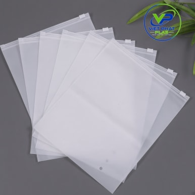 Zipper Plastic Bags for Clothes: Durable Packaging Solutions