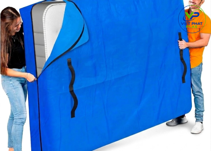 Heavy duty mattress bag with handles for easy moving