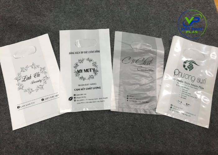 A reliable plastic bag supplier can customize bag designs to meet specific business requirements