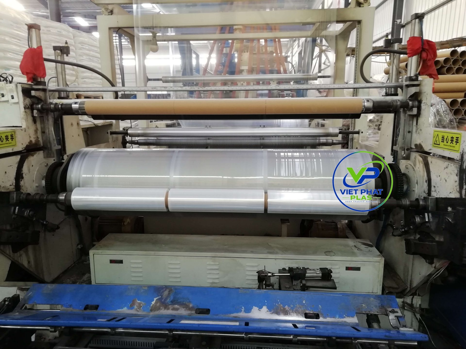 Cling film cutting and packing machine on a production line