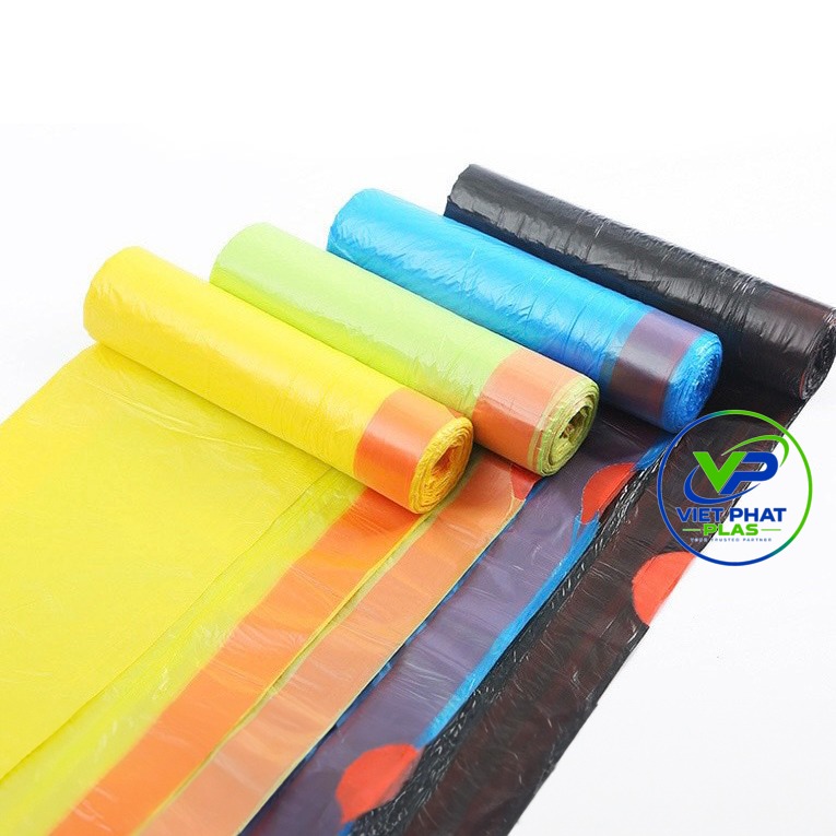 Roll of perforated trash bags for easy tear-off dispensing