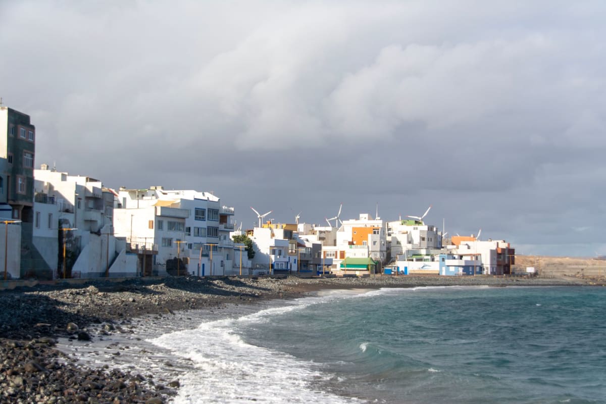 Pozo Izquierdo Gran Canaria reef break windsurfers