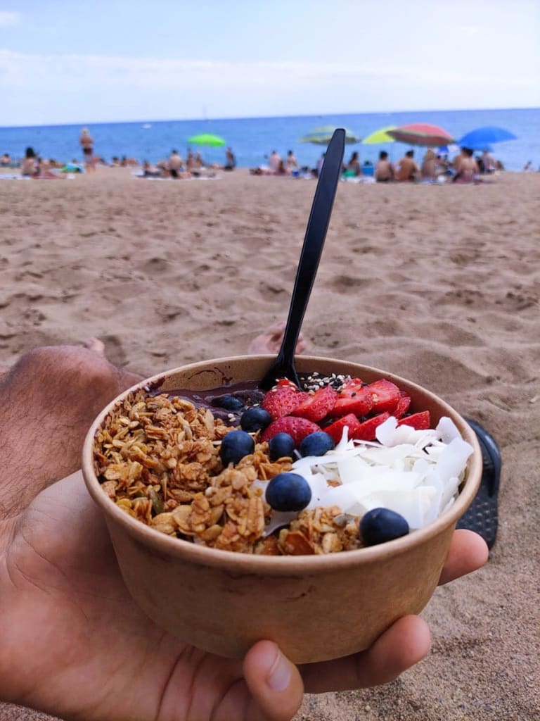 A person holding an açaí bowl in La Barcelona