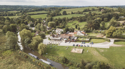 Warwickshire pub in Top 100 places in UK for Outdoor Dining