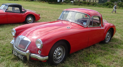 Classic cars at Severn Valley Railway as MGA Rally lands in Highley