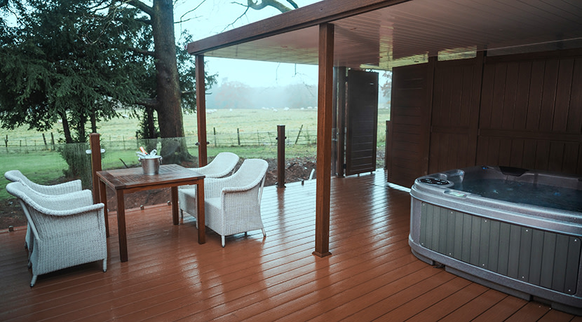 Luxury outdoor hot tubs arrive at Wroxall Abbey Hotel