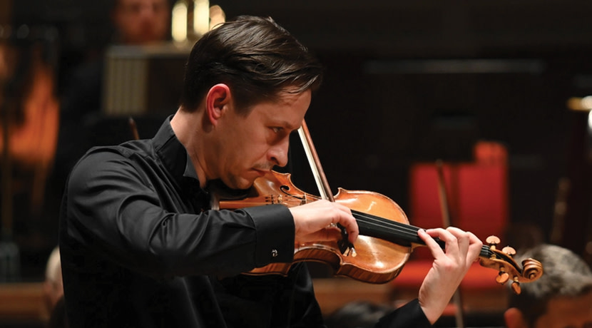 Eugene Tzikindelean Plays Mozart