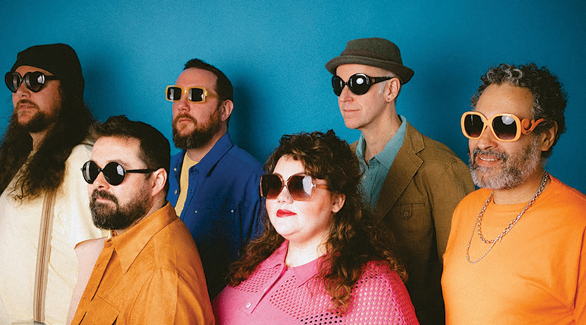 Ríoghnach Connolly & Honeyfeet