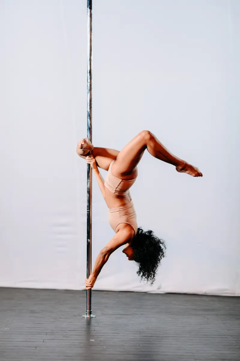 Aerial silk performance with flowing movement